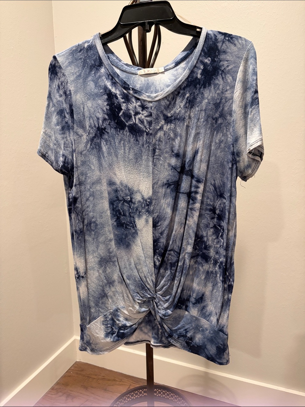 Heart Hips Navy and White Tie-Dye Twist Front Short Sleeve Top